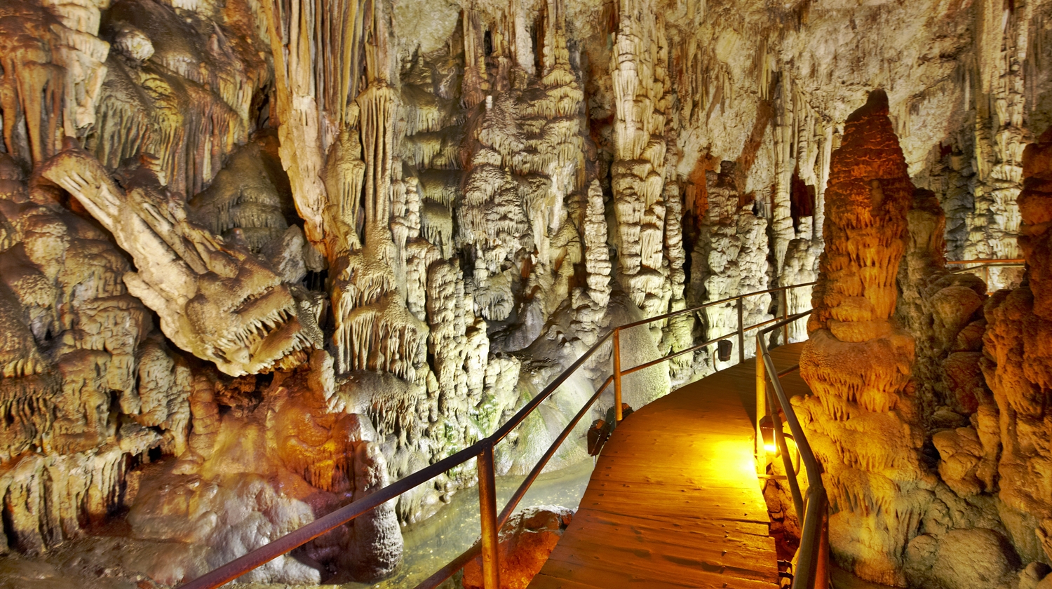 ディクテオン洞窟
