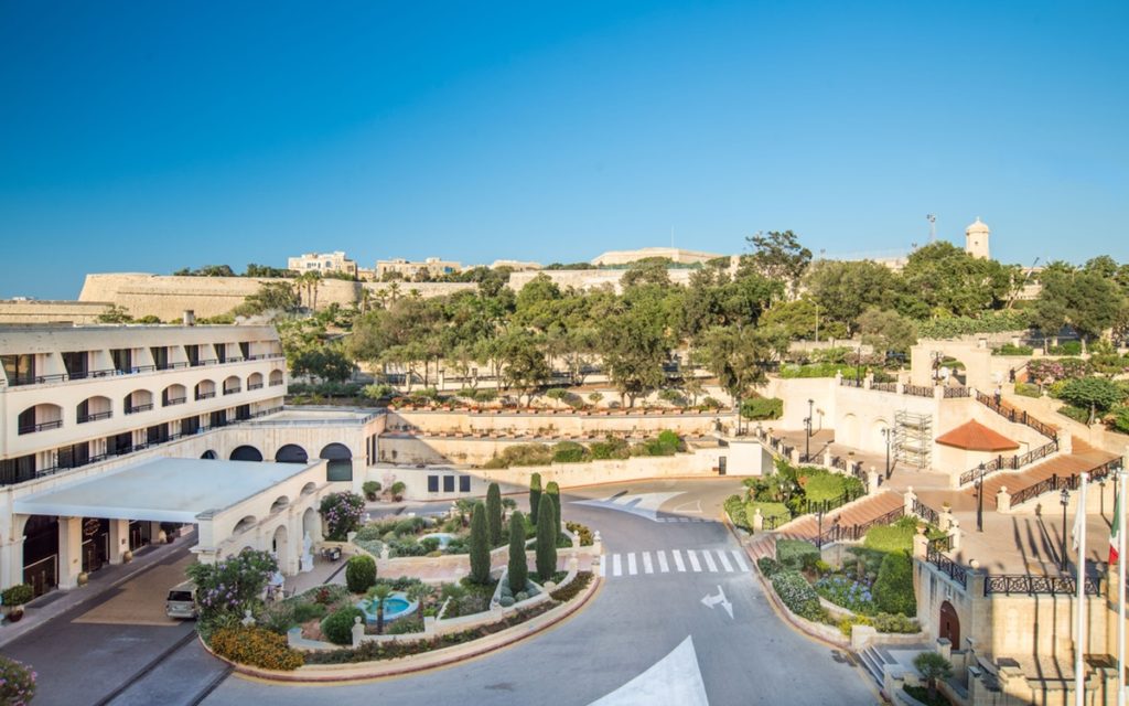 Excersior-1-hotel-entrance