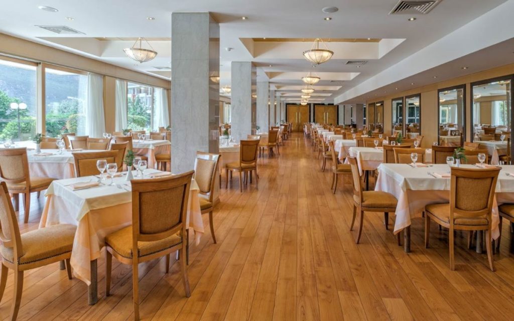 ディバニ メテオラ ホテル カランバカ