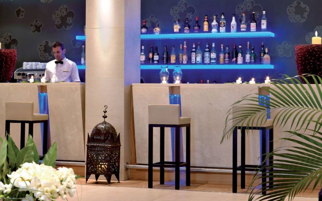 ディバニ メテオラ ホテル カランバカ