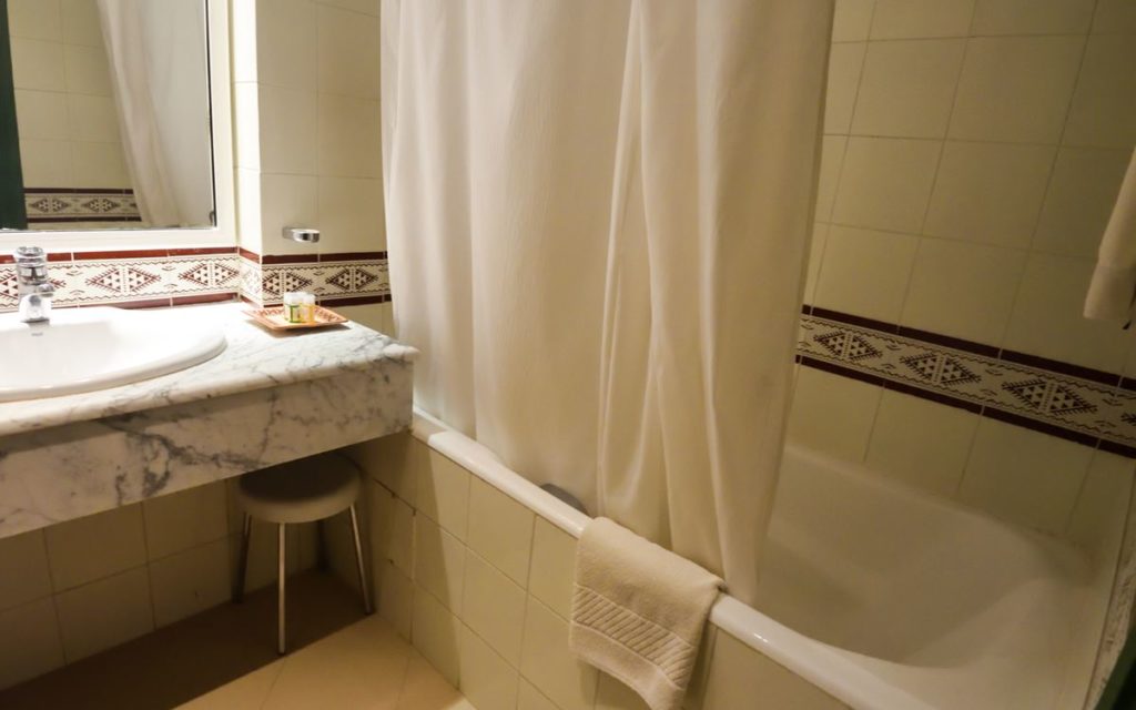 クサール ルージュ トズール