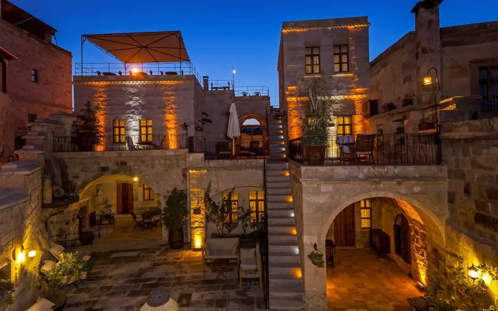 ミスラ ケーブ ホテル