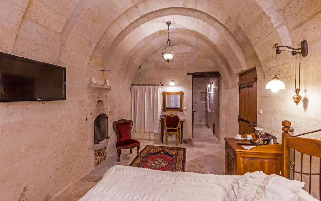 ミスラ ケーブ ホテル