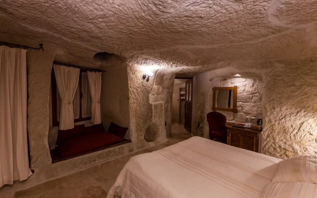 ミスラ ケーブ ホテル