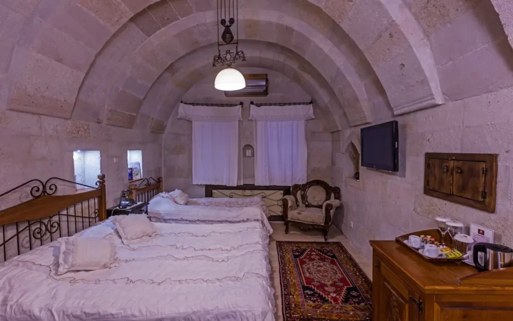 ミスラ ケーブ ホテル