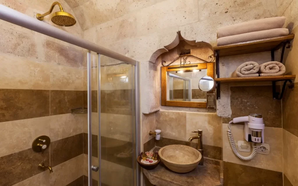 ミスラ ケーブ ホテル