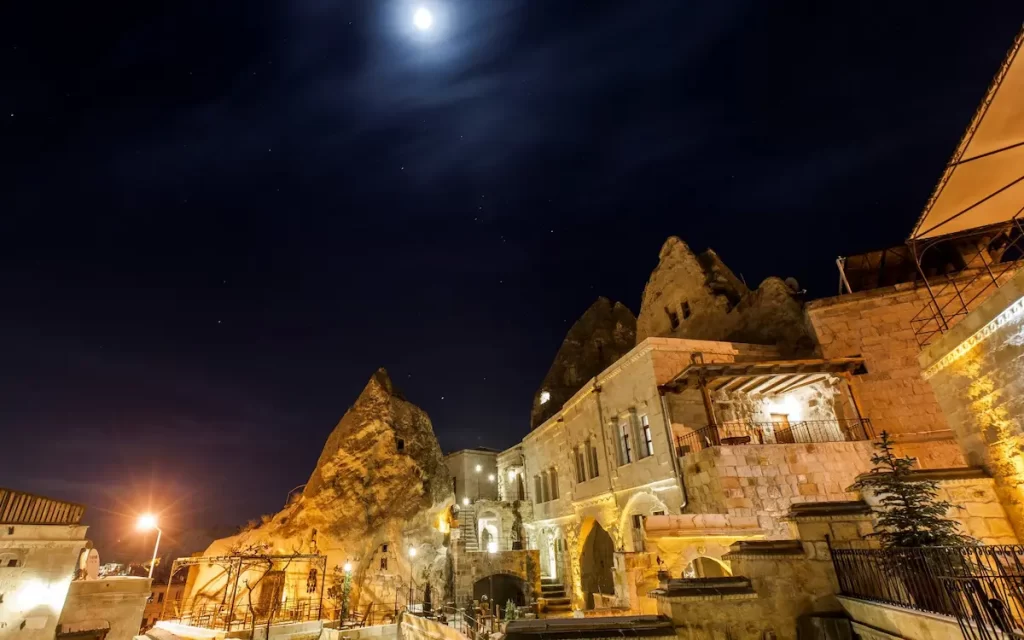 ミスラ ケーブ ホテル