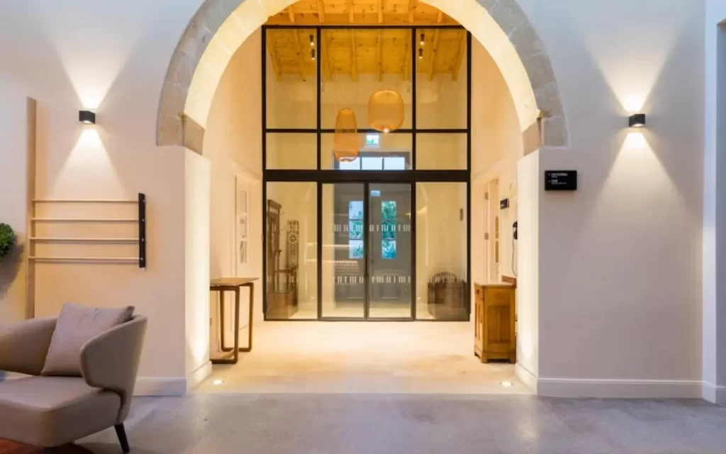 ホテル インディゴ ラルナカ IHG