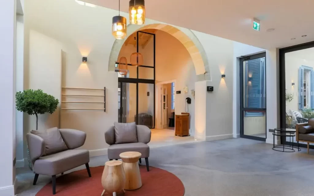 ホテル インディゴ ラルナカ IHG