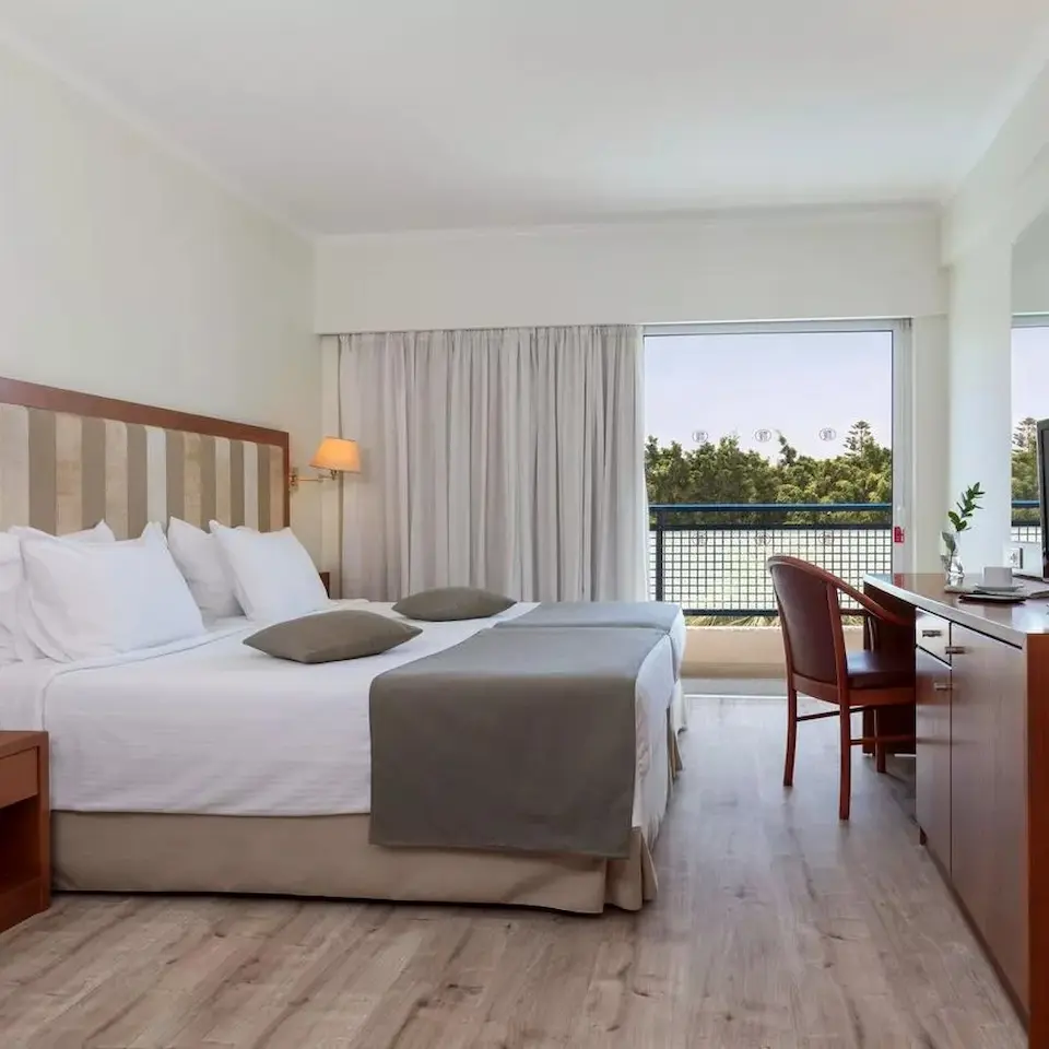 ダブルルーム（プールビュー）-img